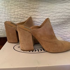Steve Maddan tan suede wedges